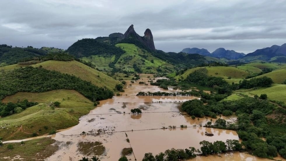 Temporal en Brasil deja 25 muertes y destrucción. Foto: AFP.