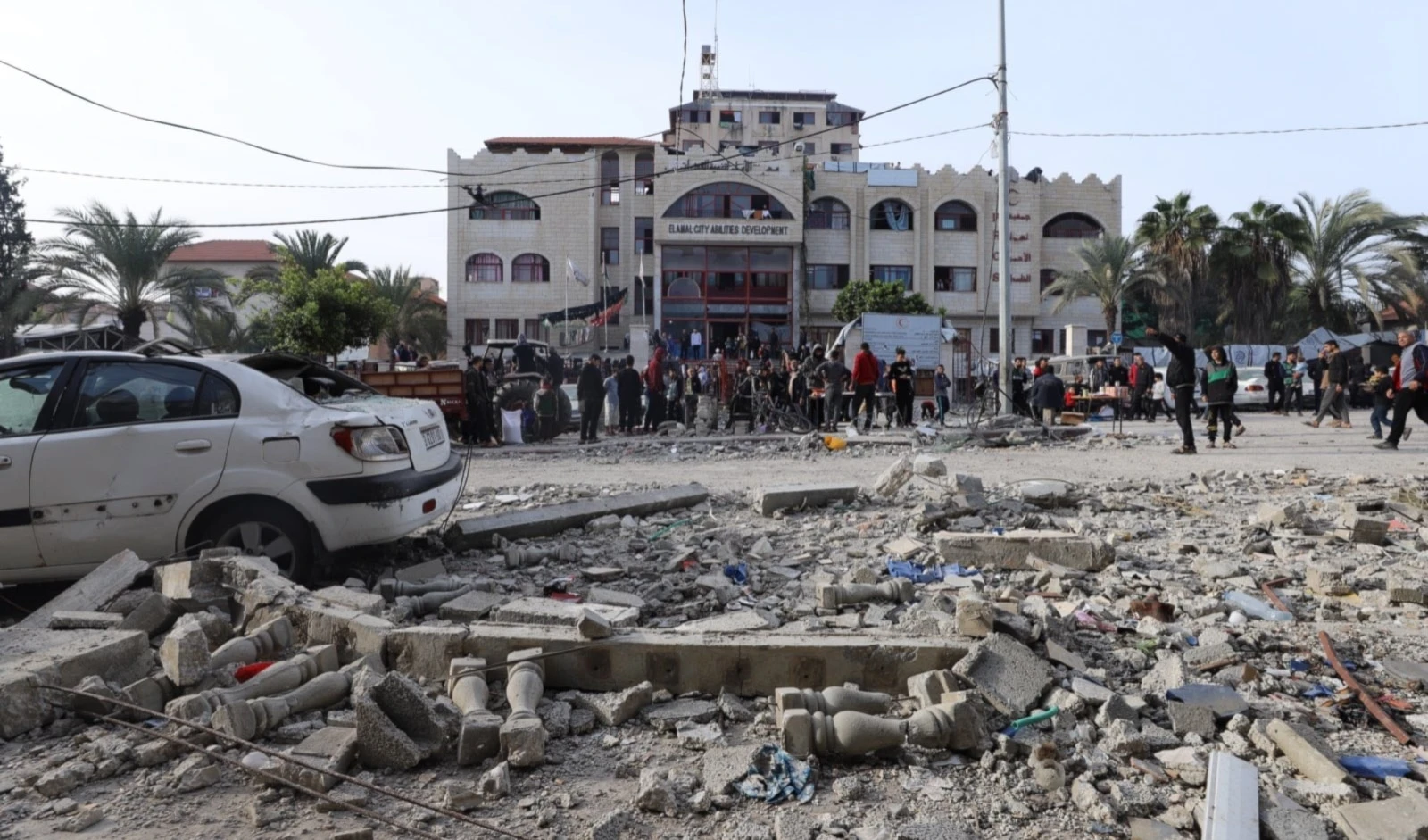 “Israel” agredió los alrededores del Hospital Al-Amal en la ciudad de Khan Yunis, al sur de la Franja.