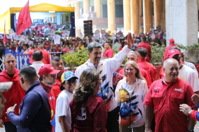 Maduro presenta postulación presidencial ante el CNE de Venezuela.