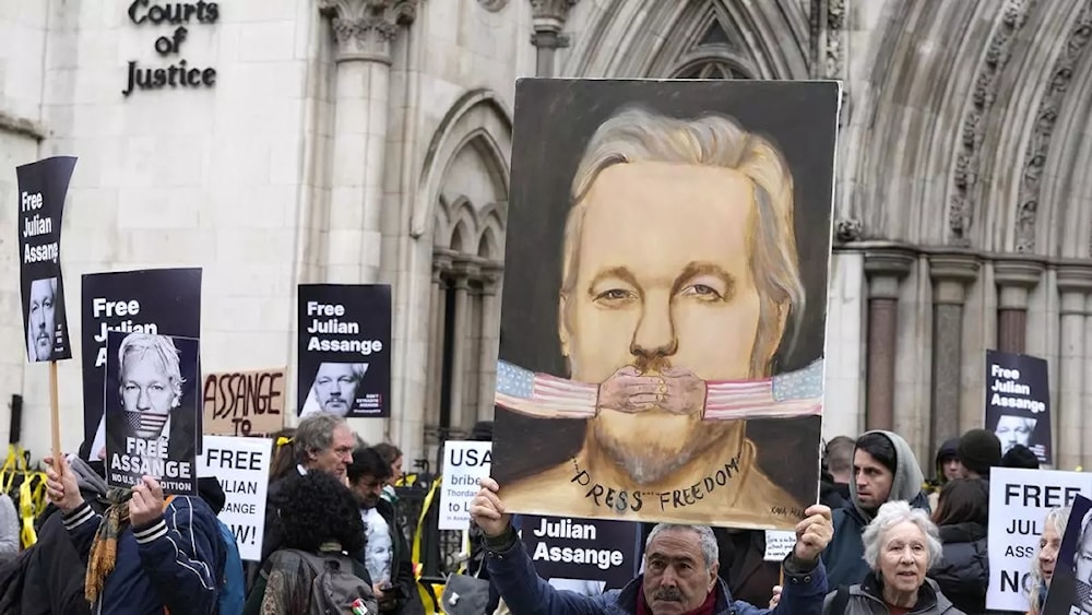 Seguidores de Julian Assange en las afueras de la corte de Londres donde se deliberó su caso. 