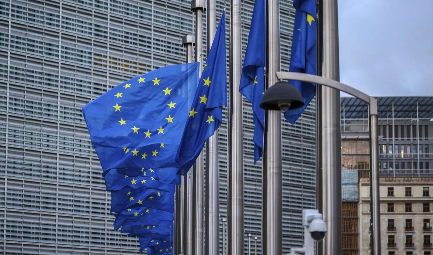 Unión Europea investiga a gigantes tecnológicos por nueva ley. Foto: AP.