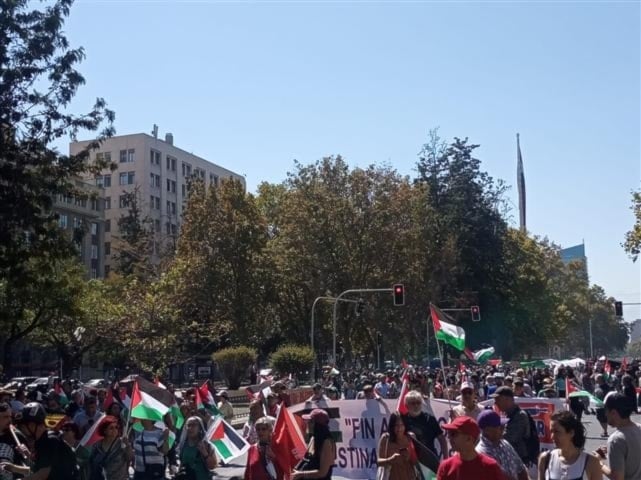 Manifestaciones en Chile piden al gobierno ruptura con 