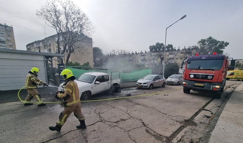 El ataque de Hizbullah contra el asentamiento de Kiryat Shmona dejó varios estragos.  