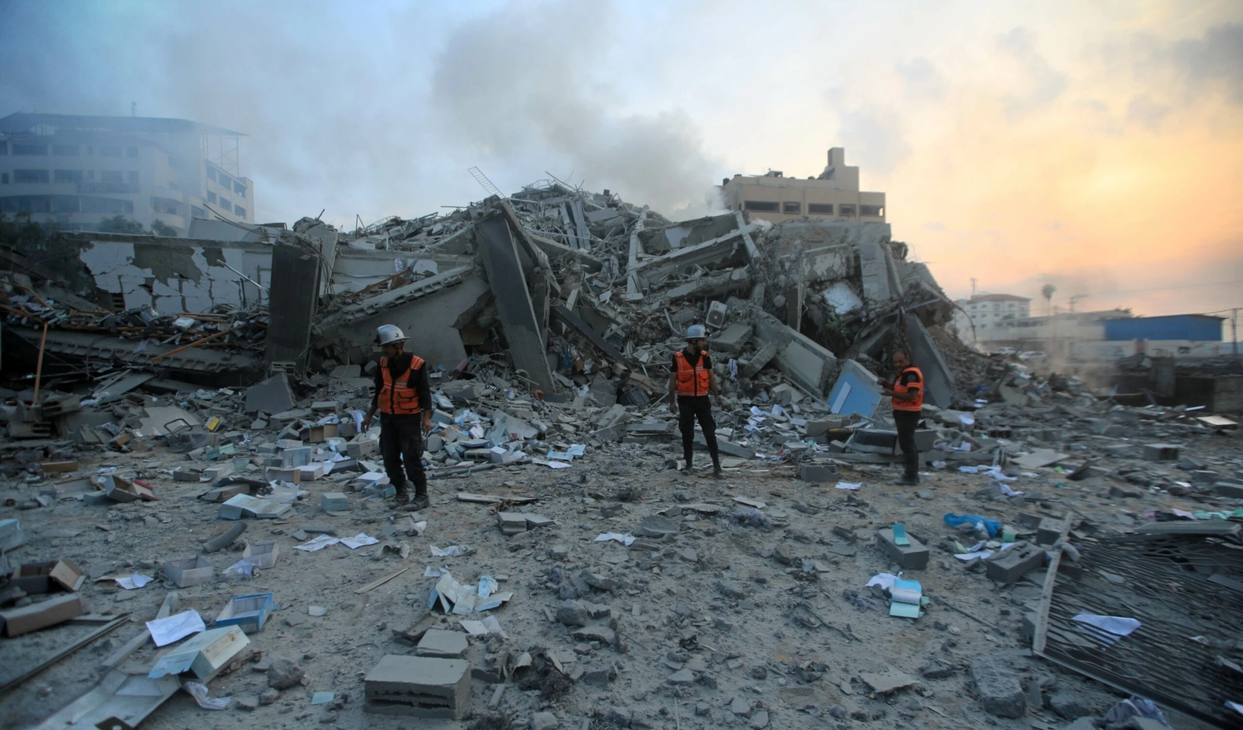 Masacres israelíes persisten en Gaza de"Israel" destruyó el alma y el corazón de toda la Franja de Gaza. sde hace 174 días Masacres israelíes persisten en Gaza de"Israel" destruyó el alma y el corazón de toda la Franja de Gaza. sde hace 174 días