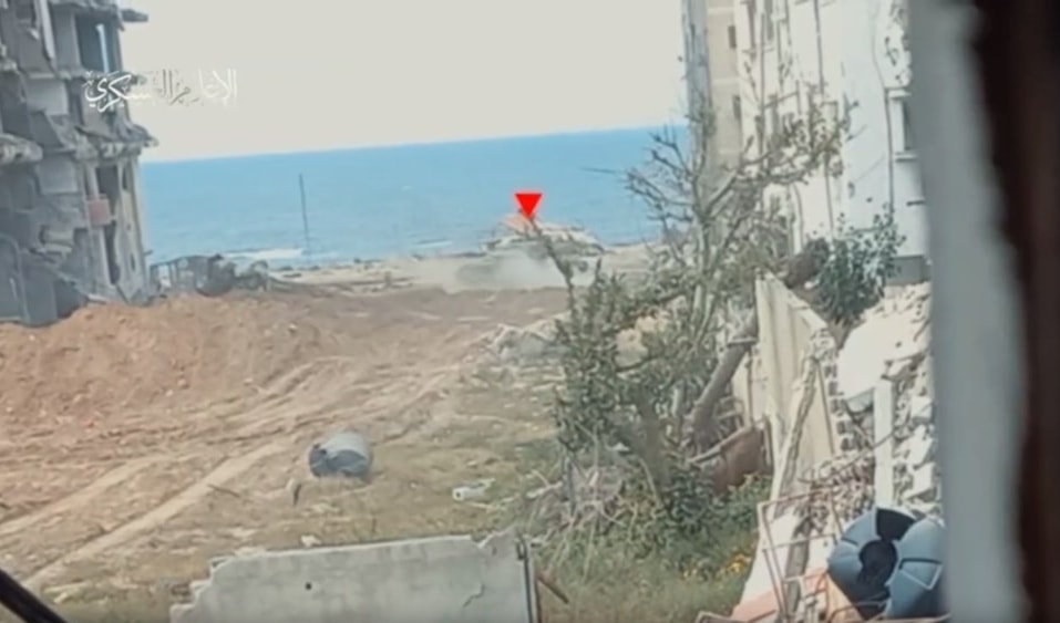 Imágenes de las Brigadas Al-Qassam enfrentándose a las fuerzas de ocupación que penetran en las proximidades del Complejo Médico Al-Shifa.