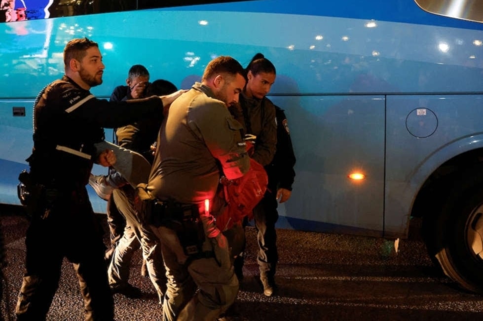 Miles de personas protestan contra premier israelí en 