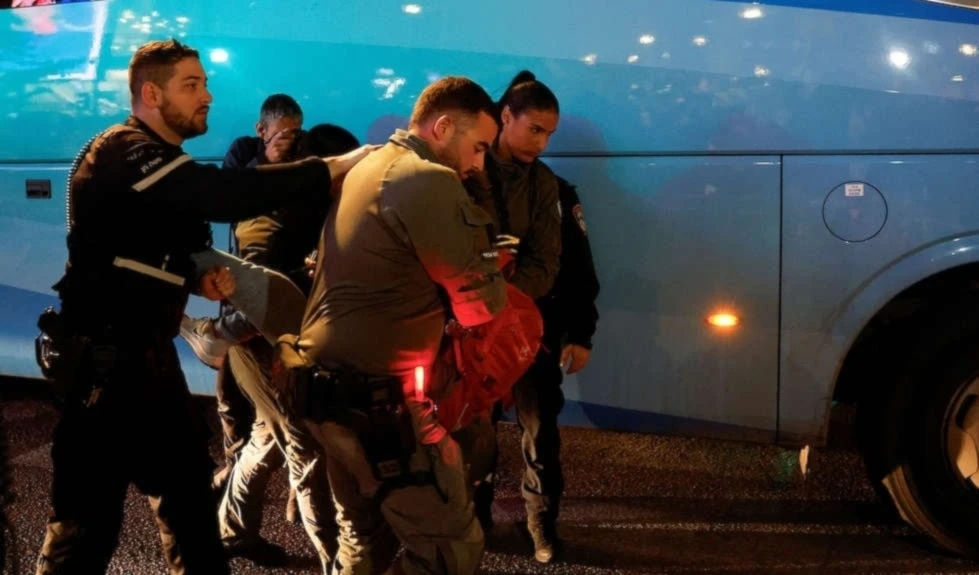 Miles de personas protestan contra premier israelí en "Tel Aviv" Miles de personas protestan contra premier israelí en "Tel Aviv"