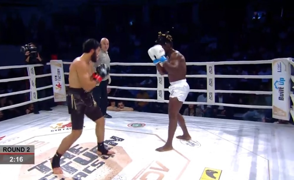 Campeón de kickboxing expresa apoyo a pueblos del sur de Líbano.