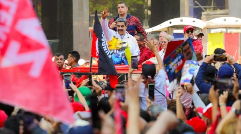 Junto a todo un pueblo que lo aclama, Nicolás Maduro formalizó su candidatura ante el CNE para elecciones del 28 de julio. 