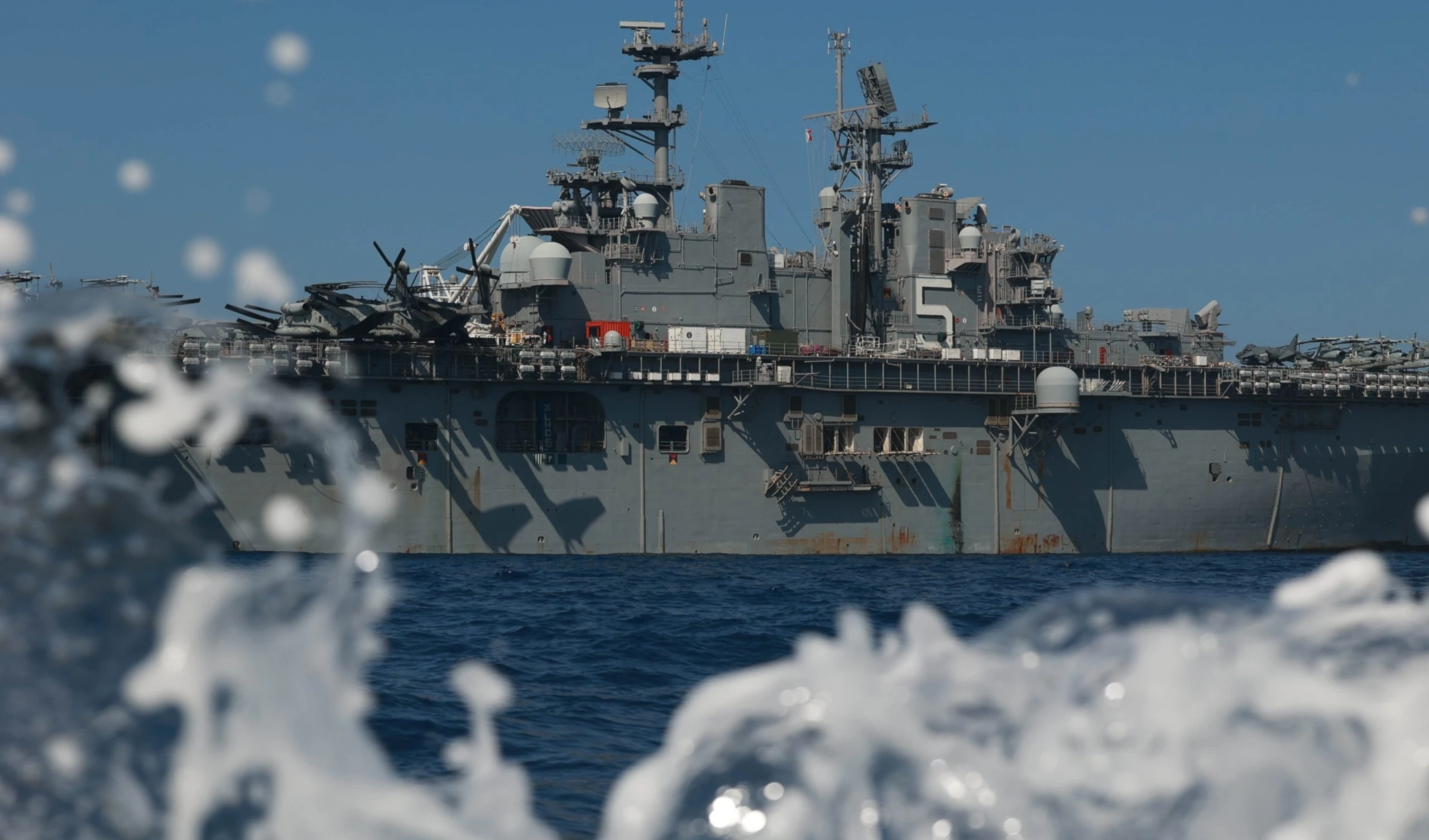 Buque de Estados Unidos en el mar Rojo.