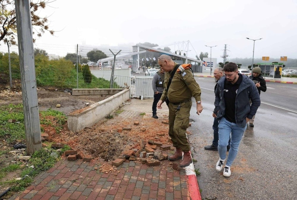 Impacto de un cohete lanzado por el Hizbullah contra asentamientos al norte de los territorios palestinos ocupados.