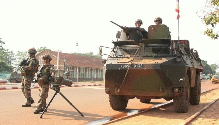 Miembros de las fuerzas francesas en Senegal.-