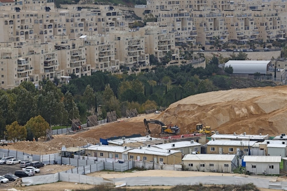 Francia y España condenan planes para más asentamientos israelíes