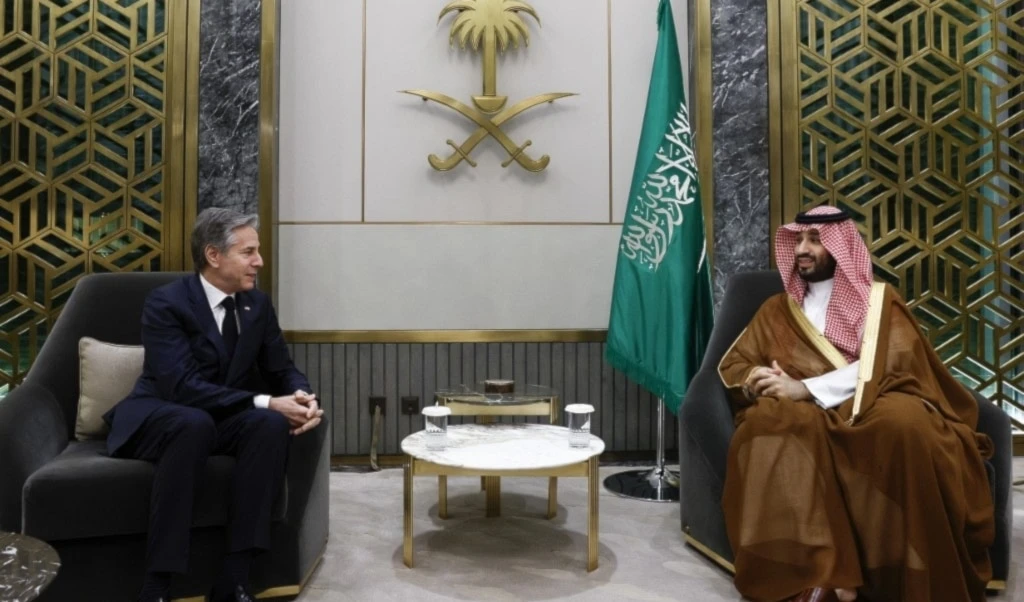 El príncipe heredero de Arabia Saudita, Mohammad bin Salman,recibe al secretario de Estado, Antony Blinken. El príncipe heredero de Arabia Saudita, Mohammad bin Salman,recibe al secretario de Estado, Antony Blinken.
