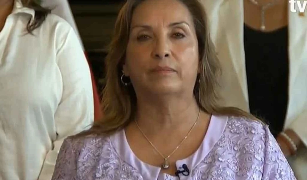 Presidenta de Perú pide que se le tome declaración de forma inmediata