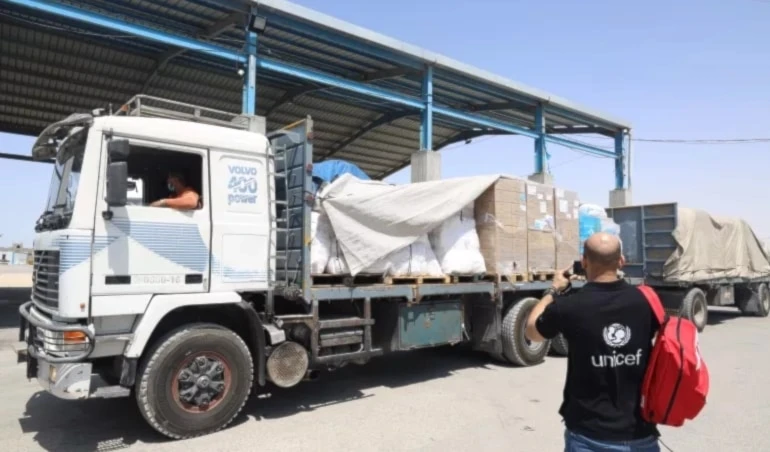 Instituciones internacionales denunciaron las inconsistentes aprobaciones para entrar la ayuda y las inspecciones en los cruces fronterizos por parte del ejército ocupante.