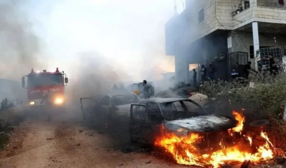 Los colonos dispararon balas reales contra los palestinos de diversas áreas de Cisjordania, atacaron sus vehículos y los incendiaron.