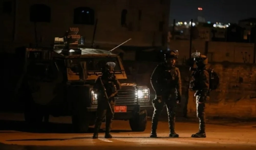 Nueva campaña de incursiones en Cisjordania con varios arrestos y allanamiento de hogares palestinos.