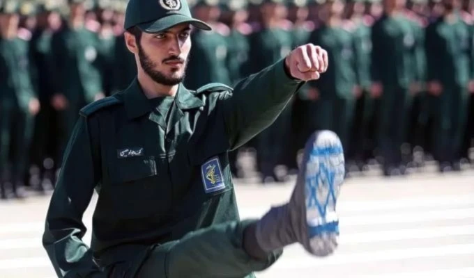 Un oficial iraní de la Guardia Revolucionaria tiene la bandera de "Israel" dibujada en sus botas.