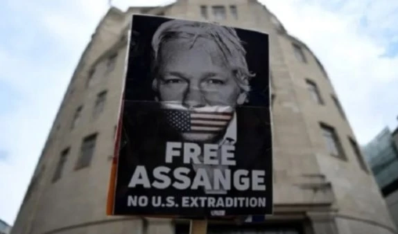 Proceso de extradición de Assange se reanudará el 20 de mayo.