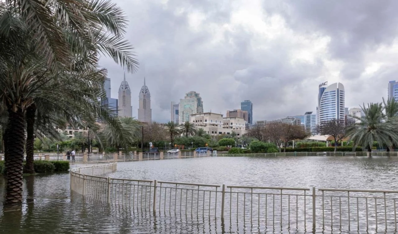 Dubái sufrió lluvias históricas, ¿causadas por la siembra de nubes? Foto: Shutterstock.