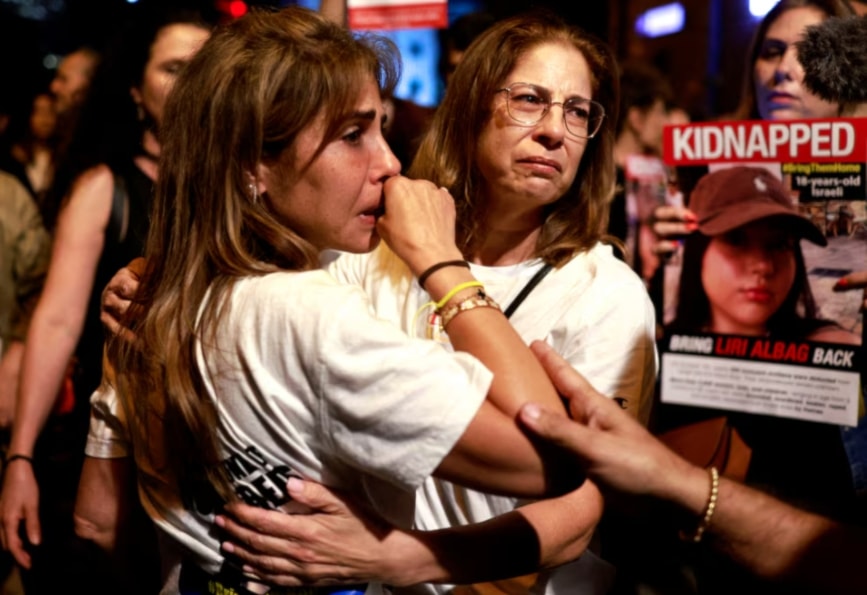 Las familias de los prisioneros pasarían la noche de Pascua cerca de la casa de Netanyahu.