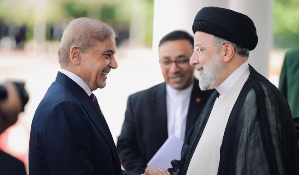 El primer ministro paquistaní, Shahbaz Sharif, recibió en Islamabad al presidente iraní, Ebrahim Raisi.