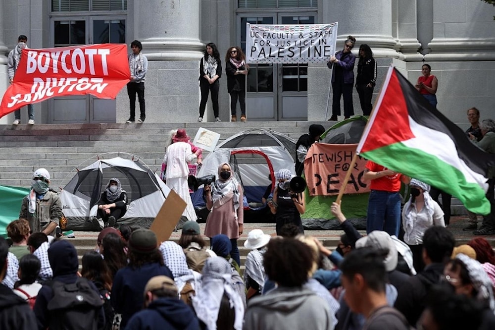 Estudiantes universitarios de EE. UU. expresan su solidaridad con la causa de Palestina y repudian la agresión israelí contra la Franja de Gaza..