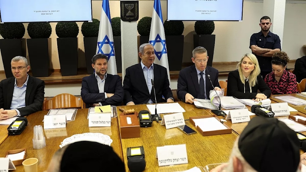 El primer ministro israelí, Benjamín Netanyahu, durante una reunión con los miembros de su gabinete.. 