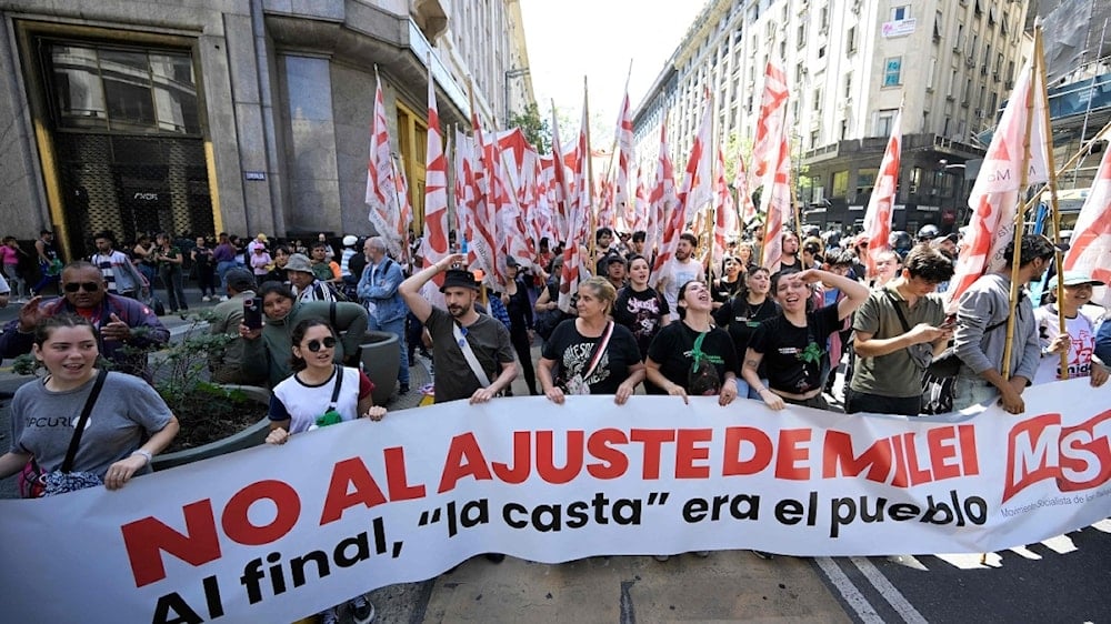 La protesta busca restablecer un presupuesto que sufrió un severo ajuste desde que Milei asumió el poder en diciembre con la consigna de eliminar el déficit público.