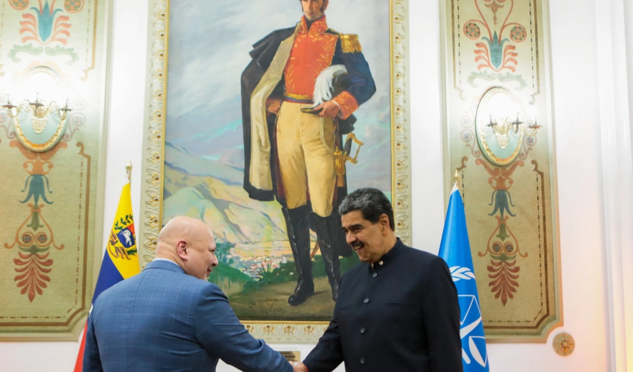 Presidente de Venezuela sostiene reunión con fiscal de la CPI.