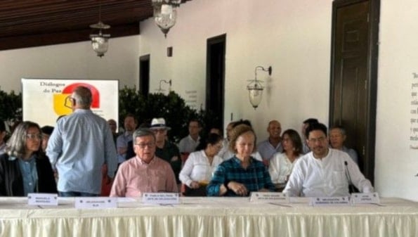 Gobierno colombiano y el ELN acuerdan reunirse en Caracas del 20 al 25 de mayo.