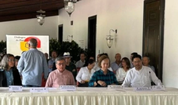Gobierno colombiano y el ELN acuerdan reunirse en Caracas del 20 al 25 de mayo.