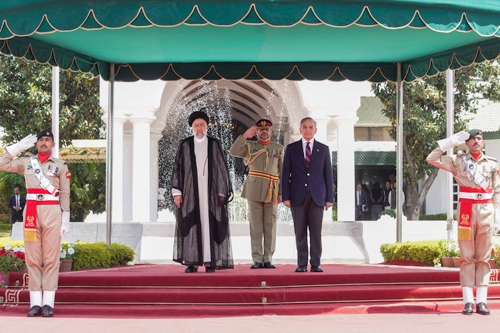 El presidente de Irán, Ebrahim Raisi (izquierda), realizó una visita oficial a Pakistán de tres días.