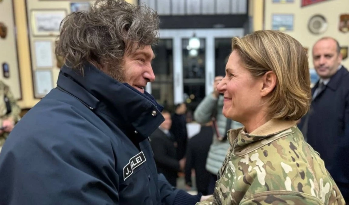 A comienzos de abril, Milei recibió a Laura Richardson, jefa del Comando Sur, en Ushuaia, la ciudad más austral del mundo, ubicada en la provincia de Tierra del Fuego.
