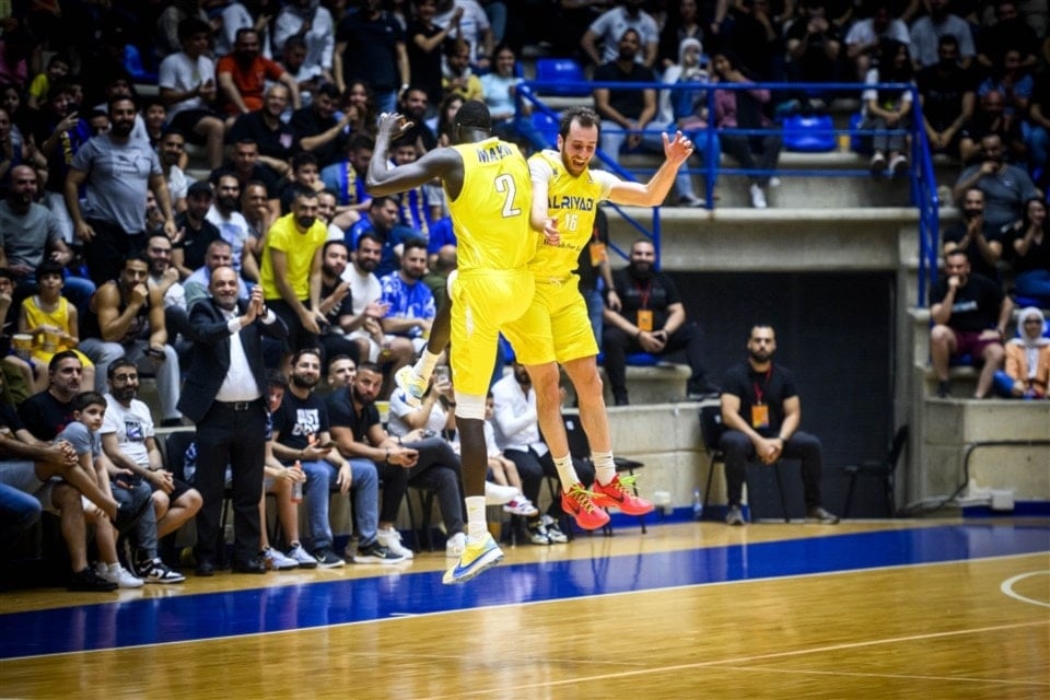 Al Riyadi toma ventaja en final de Superliga de básquet regional.