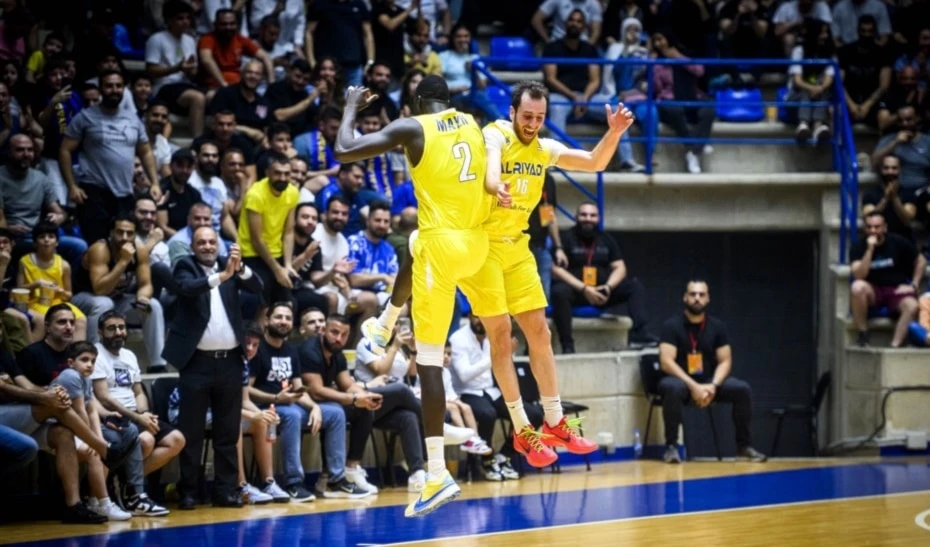 Al Riyadi toma ventaja en final de Superliga de básquet regional.