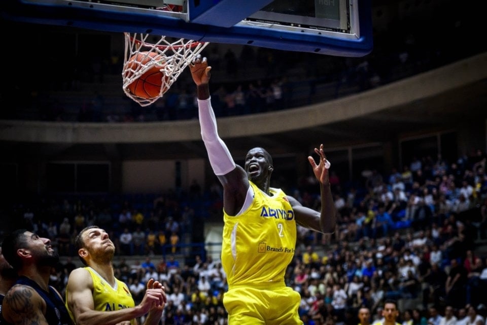 Al Riyadi toma ventaja en final de Superliga de básquet regional.