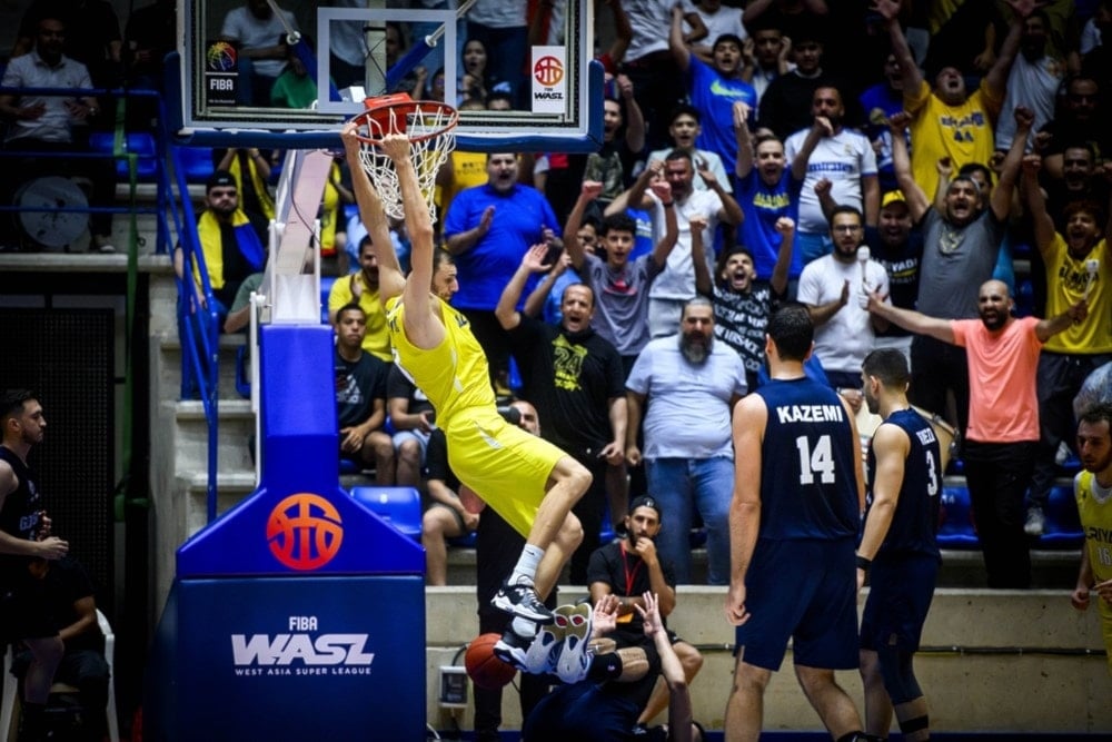 Al Riyadi toma ventaja en final de Superliga de baloncesto regional.