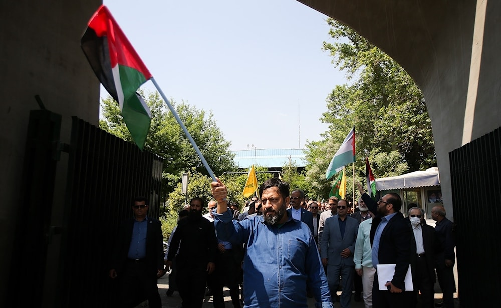 Manifestaciones estudiantiles en Irán en solidaridad con la rebelión de las universidades norteamericanas y europeas.