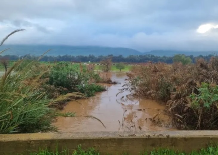 Una ribera de río cerrada por el comandante de la región norte.