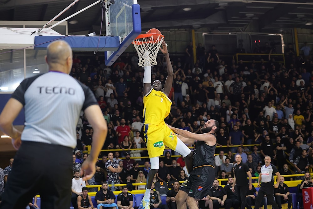 Al Riyadi supera a Homentmen en semifinales de baloncesto de Líbano.