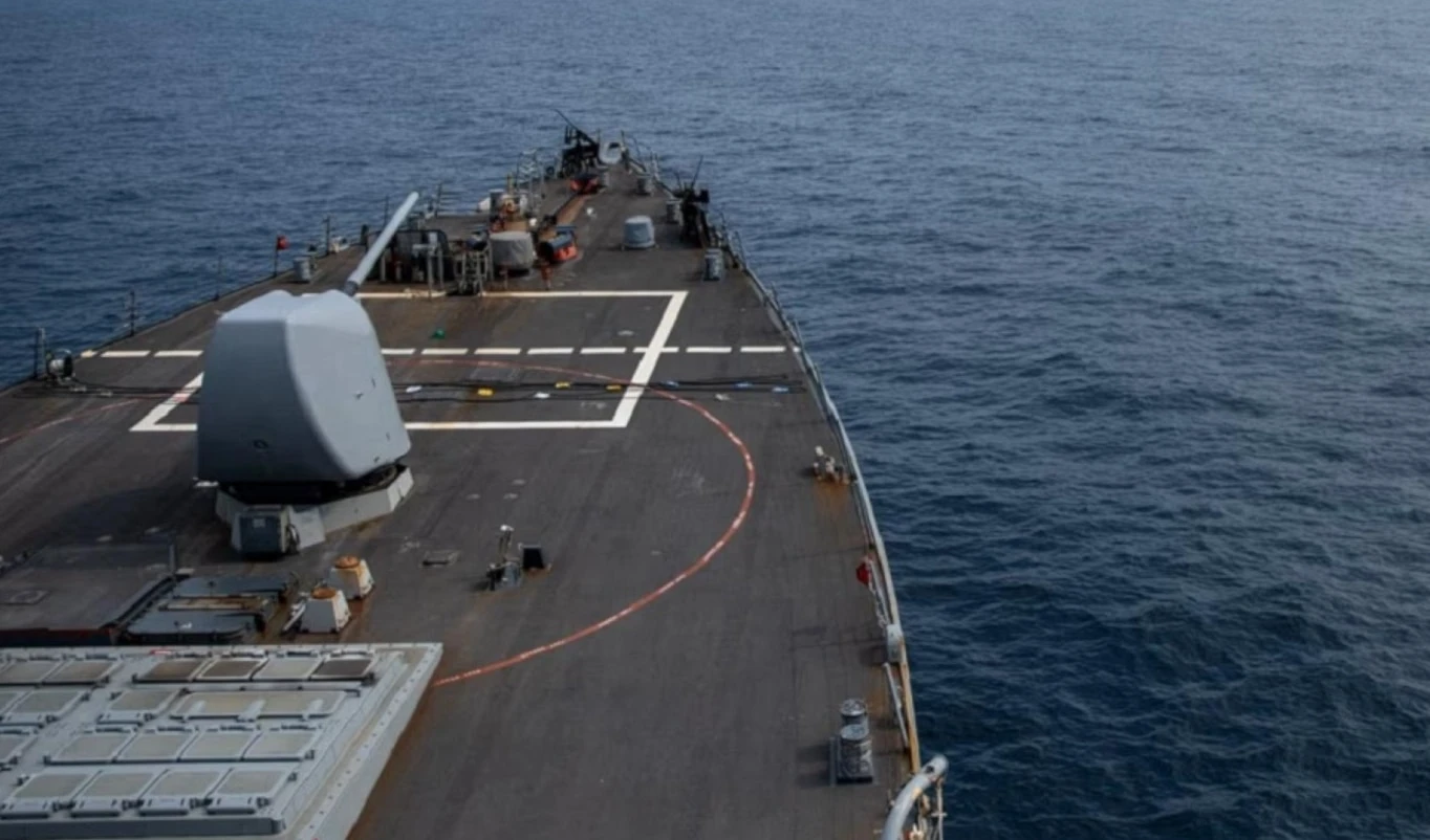 Yemen asedia en los mares Rojos y Arábigo a todos los barcos israelíes y los que se dirigen a los puertos de los territorios ocupados. Yemen asedia en los mares Rojos y Arábigo a todos los barcos israelíes y los que se dirigen a los puertos de los territorios ocupados.