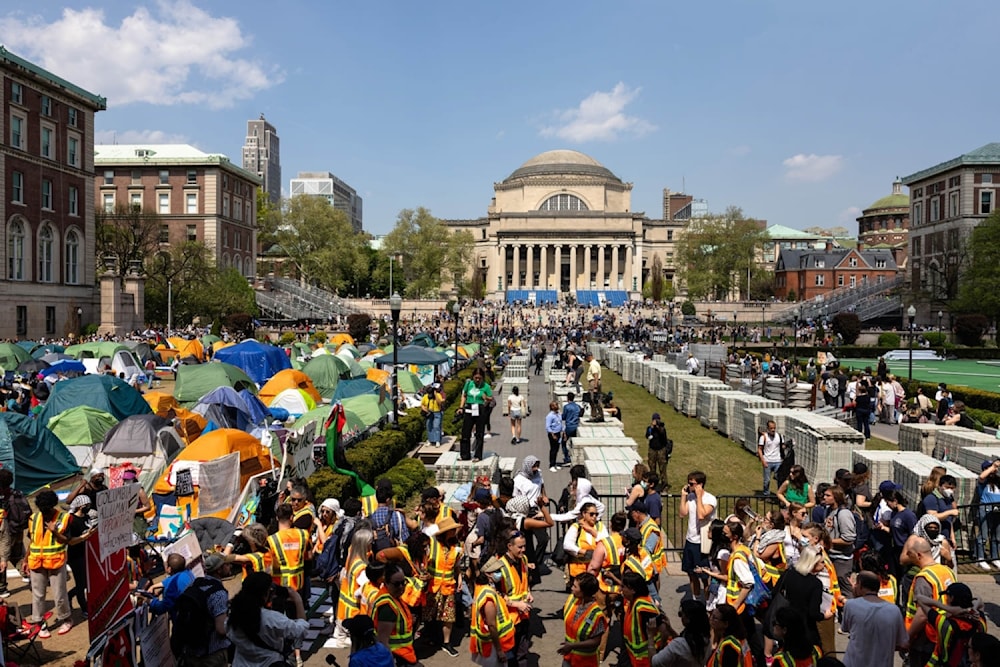 En la Universidad de Columbia, en Nueva York, los estudiantes mantienen un campamento de protesta y comenzaron a ser suspendidos por no abandonar la manifestación. 