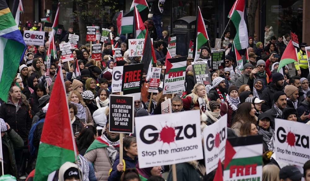 Desde el comienzo de la guerra en Gaza mútiples manifestaciones y de derechos humanos en el Reino Unido exigen detener la exportación de armas a la entidad israelí y denuncian el genocidio. 