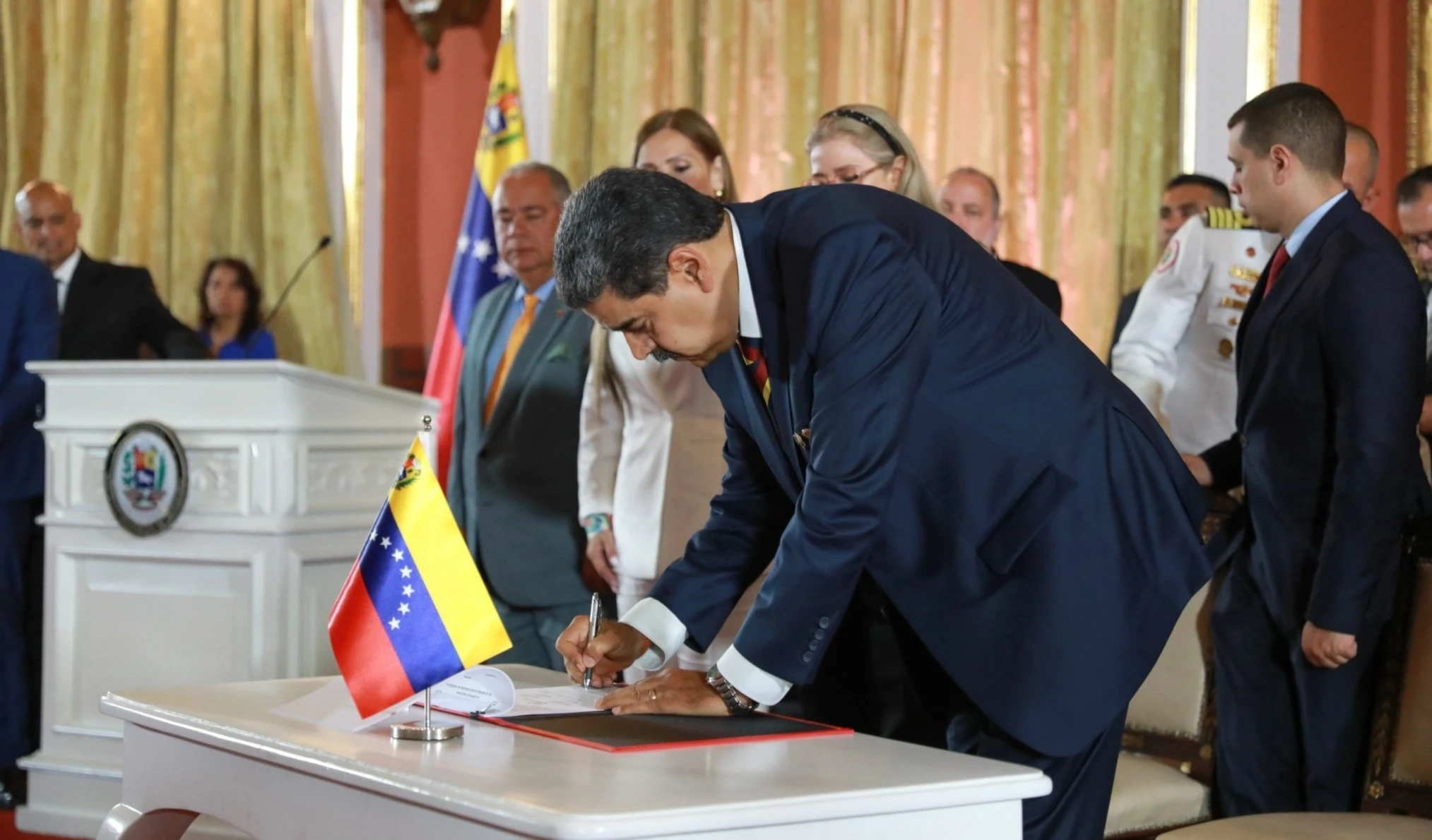 Presidente de Venezuela promulgó Ley en defensa de Guayana Esequiba.