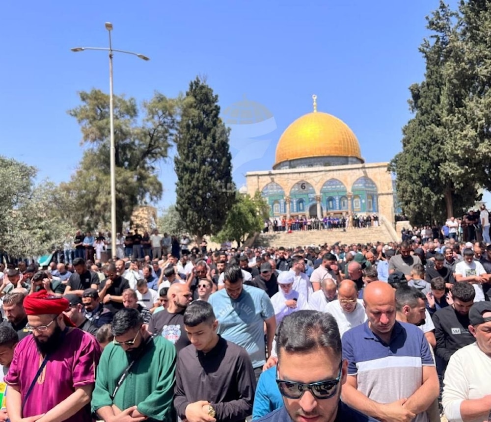 Decena de miles de palestinos acudieron a la mezquita de Al-Aqsa a rezar en el último viernes del mes de Ramadán.