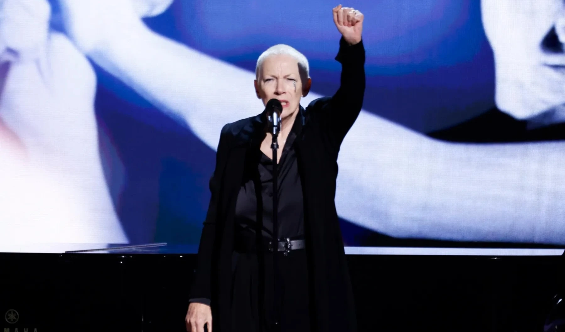 Annie Lennox dona la letra original de Sweet Dreams para apoyar a Gaza Annie Lennox dona la letra original de Sweet Dreams para apoyar a Gaza