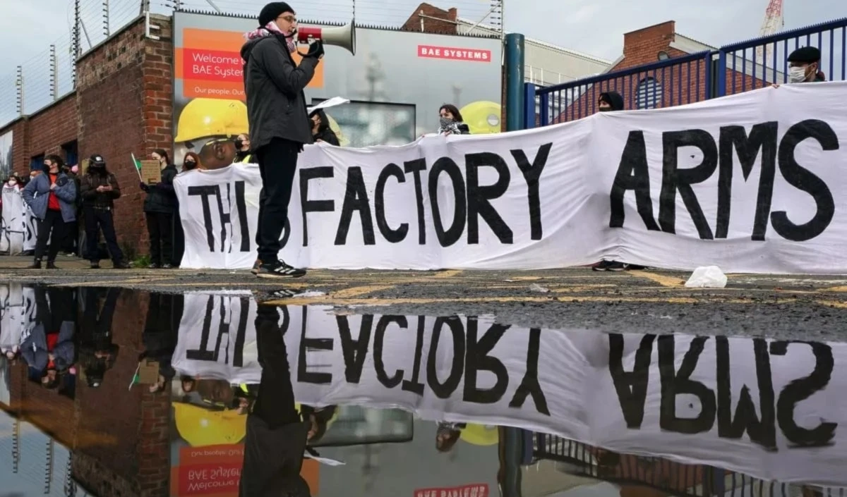 Manifestantes británicos bloquearon entrada a la empresa productora de armas BAE Systems. Manifestantes británicos bloquearon entrada a la empresa productora de armas BAE Systems.