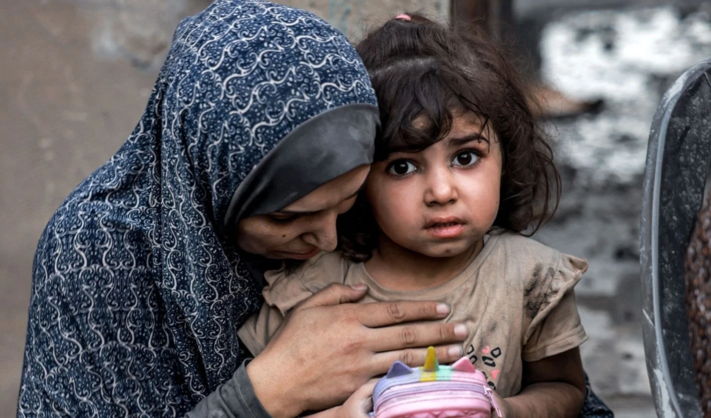 “Israel” continúa con su guerra de asfixia y bloqueo y no permite el flujo de ayuda humanitaria hacia Gaza.